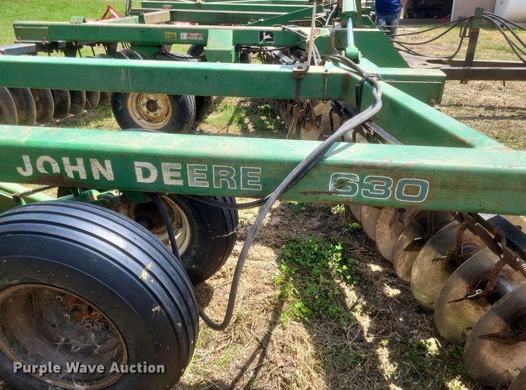 image for item DR4781 John Deere  630 tandem disk