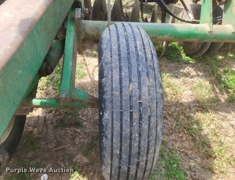image for item DR4781 John Deere  630 tandem disk