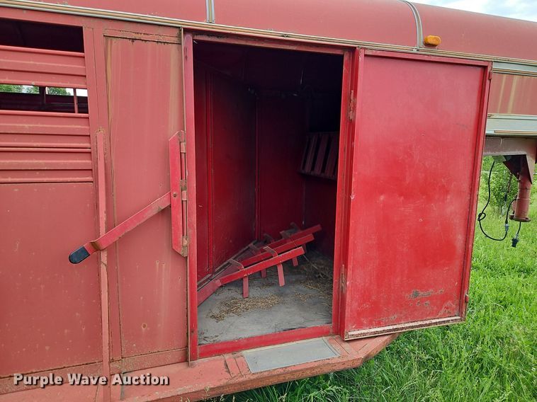 image for item DR8626 2002 Bonanza Trailers G-LT livestock trailer