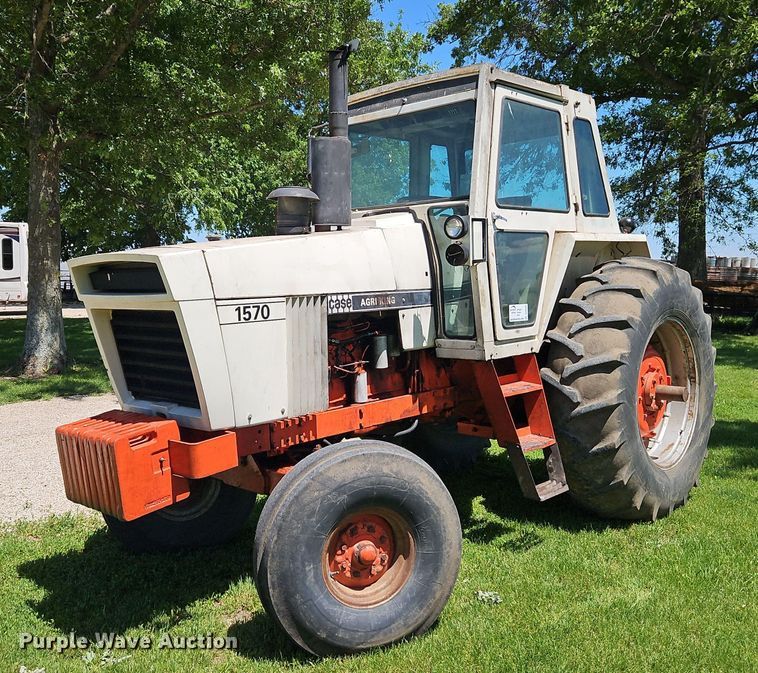 image for item DR8630 1976 Case  1570 tractor