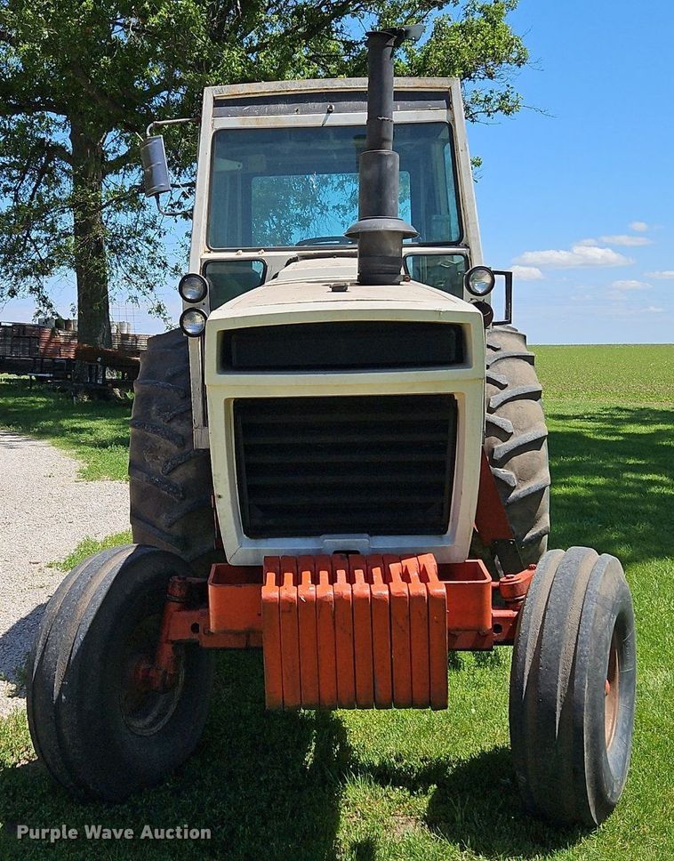 image for item DR8630 1976 Case  1570 tractor