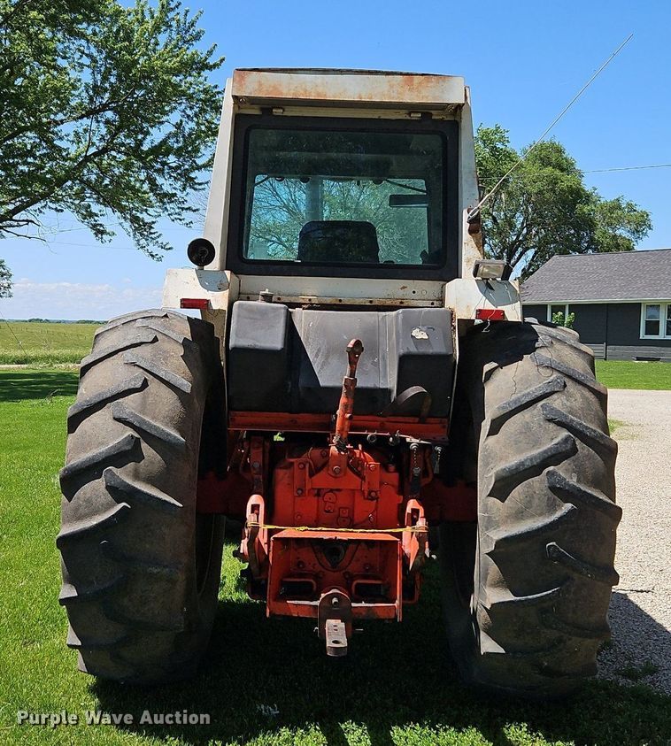 image for item DR8630 1976 Case  1570 tractor