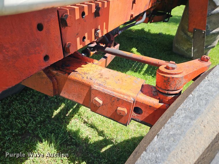 image for item DR8630 1976 Case  1570 tractor