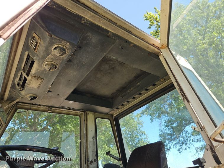 image for item DR8630 1976 Case  1570 tractor