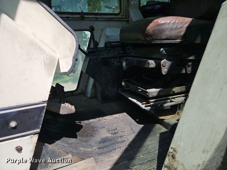 image for item DR8630 1976 Case  1570 tractor