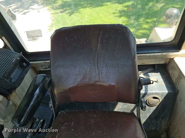 image for item DR8630 1976 Case  1570 tractor