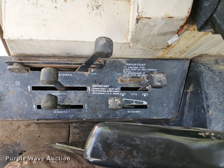 image for item DR8630 1976 Case  1570 tractor