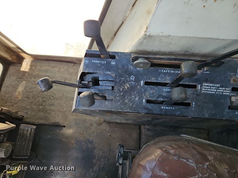 image for item DR8630 1976 Case  1570 tractor