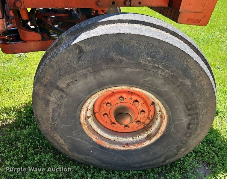 image for item DR8630 1976 Case  1570 tractor