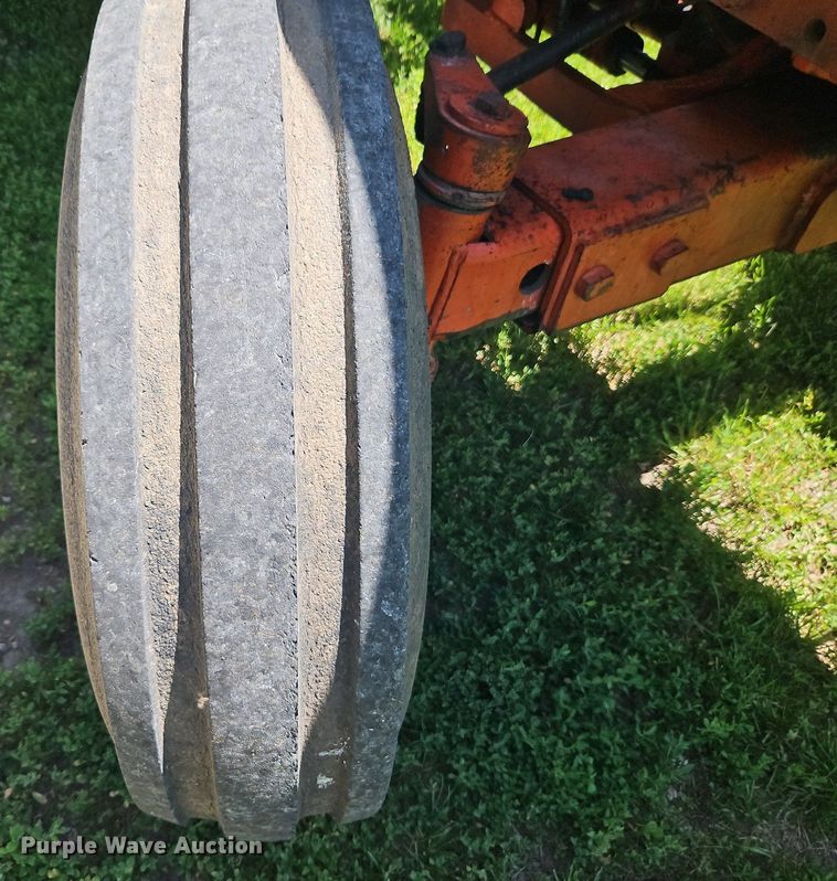 image for item DR8630 1976 Case  1570 tractor