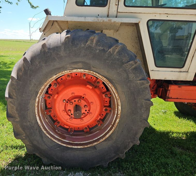image for item DR8630 1976 Case  1570 tractor