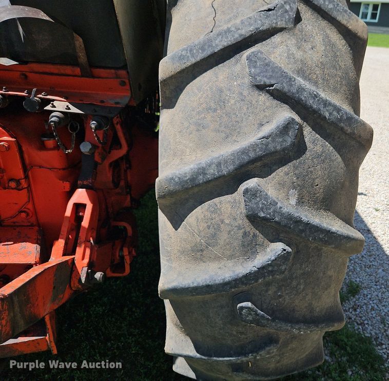 image for item DR8630 1976 Case  1570 tractor