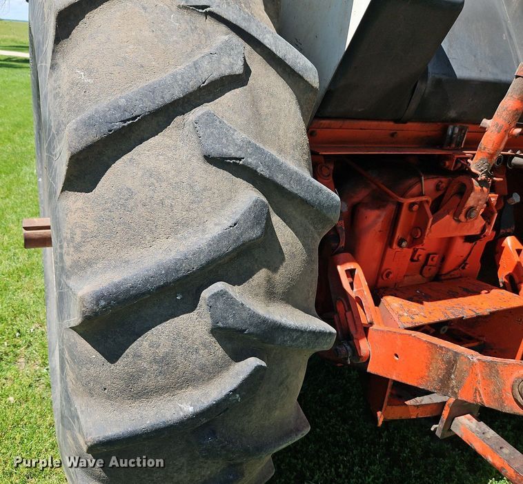 image for item DR8630 1976 Case  1570 tractor