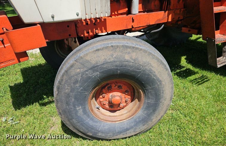 image for item DR8630 1976 Case  1570 tractor