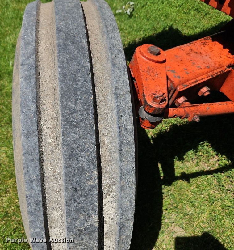 image for item DR8630 1976 Case  1570 tractor