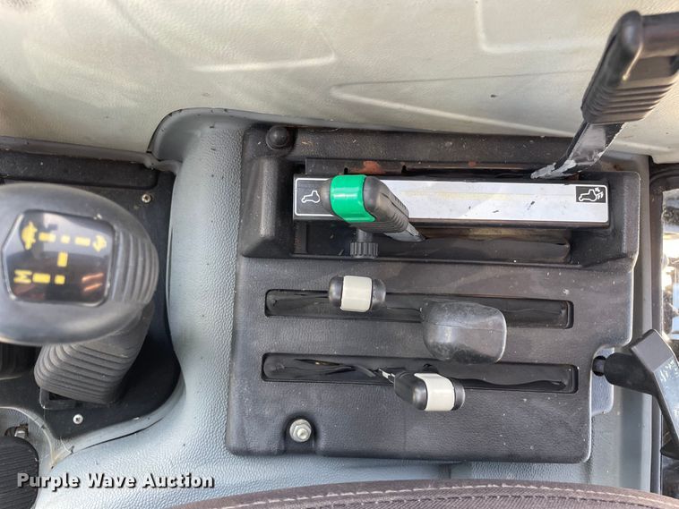 image for item DS5550 1991 AGCO ALLIS  6690 tractor