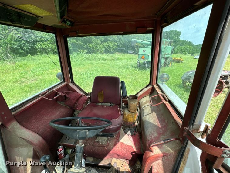 image for item DX0588 White Field Boss 2-105 tractor