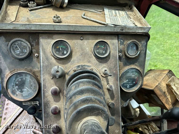 image for item DX0588 White Field Boss 2-105 tractor