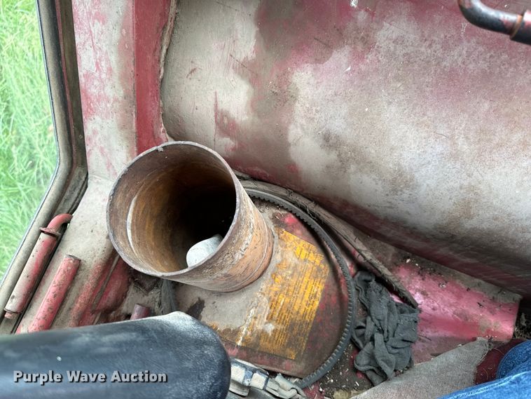 image for item DX0588 White Field Boss 2-105 tractor