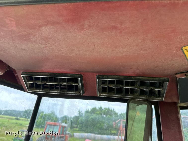 image for item DX0588 White Field Boss 2-105 tractor