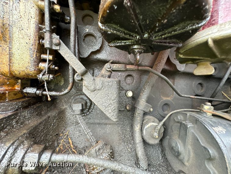 image for item DX0588 White Field Boss 2-105 tractor