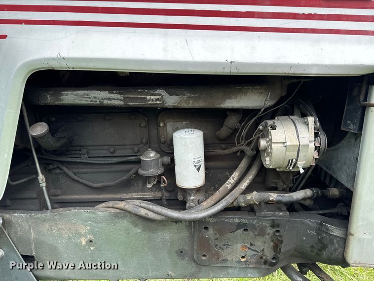 image for item DX0588 White Field Boss 2-105 tractor