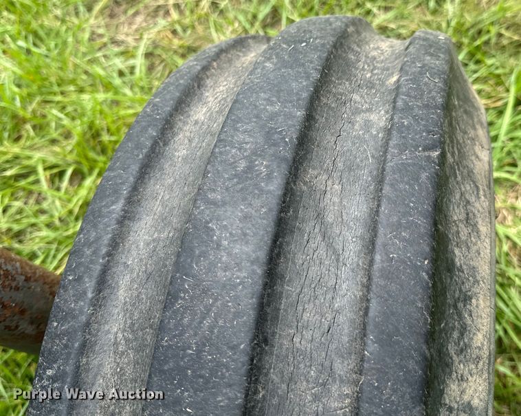 image for item DX0588 White Field Boss 2-105 tractor