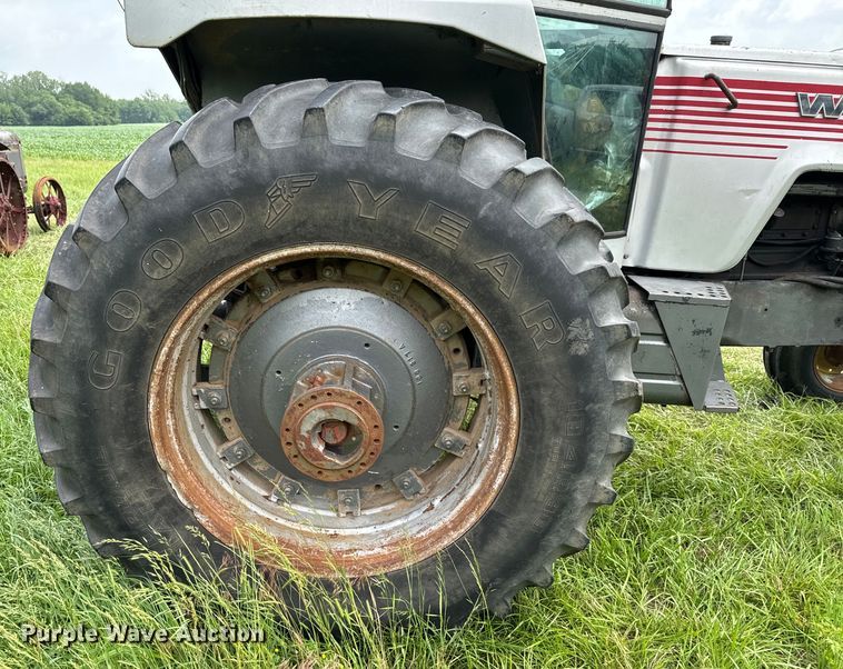 image for item DX0588 White Field Boss 2-105 tractor