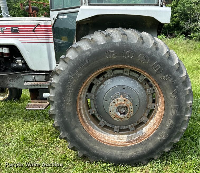 image for item DX0588 White Field Boss 2-105 tractor