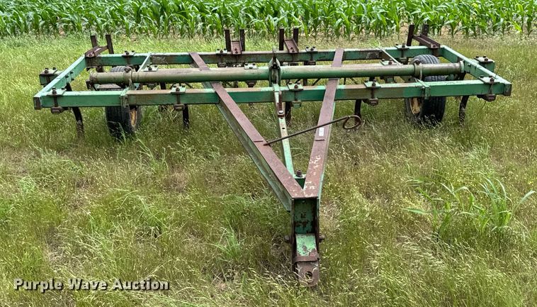 image for item DX0594 John Deere 100 chisel