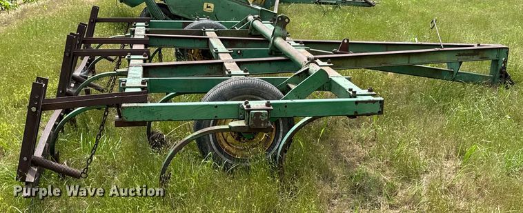 image for item DX0594 John Deere 100 chisel