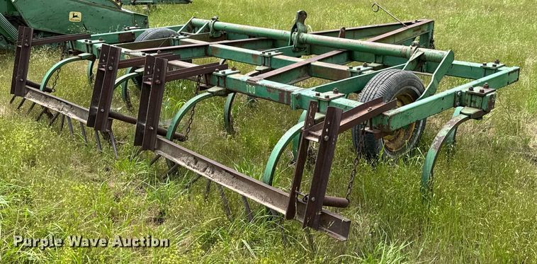 image for item DX0594 John Deere 100 chisel