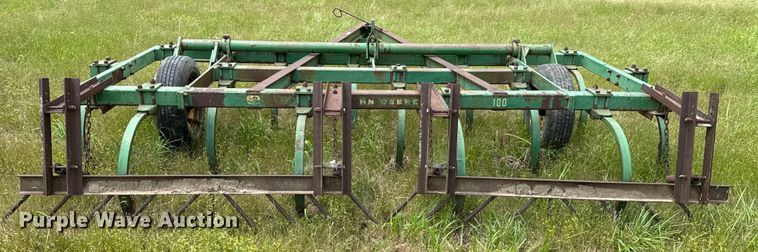 image for item DX0594 John Deere 100 chisel