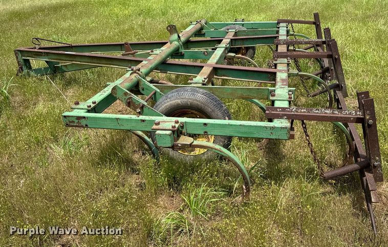 image for item DX0594 John Deere 100 chisel