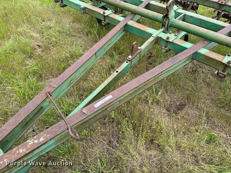 image for item DX0594 John Deere 100 chisel