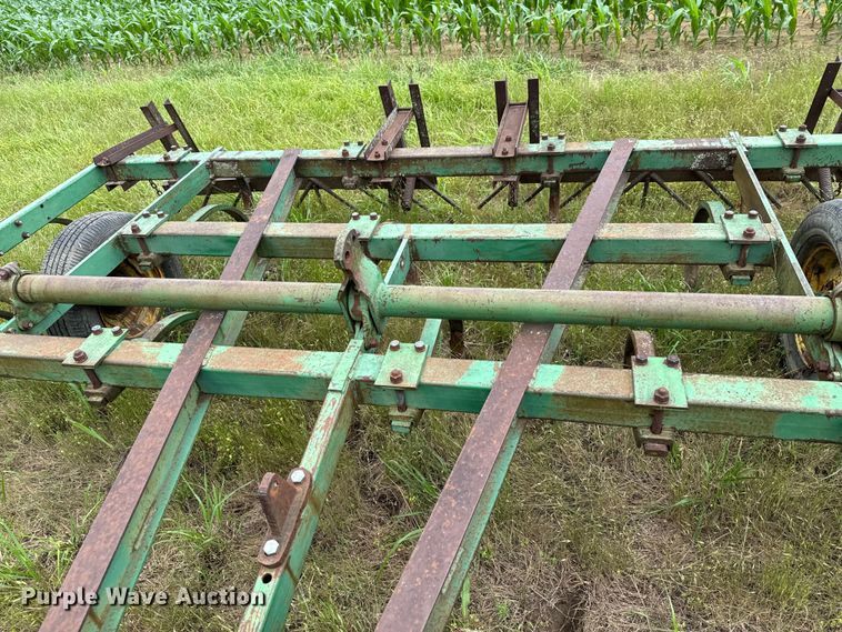 image for item DX0594 John Deere 100 chisel