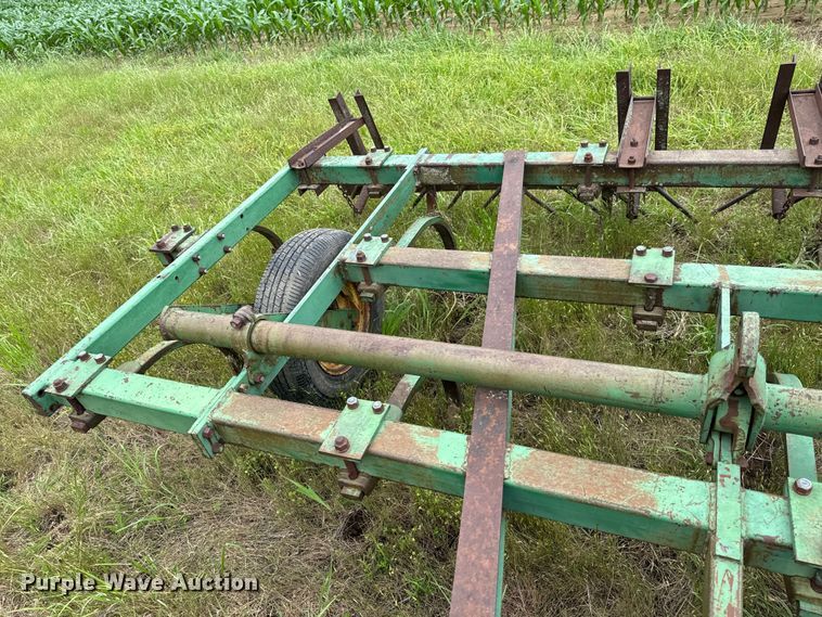 image for item DX0594 John Deere 100 chisel