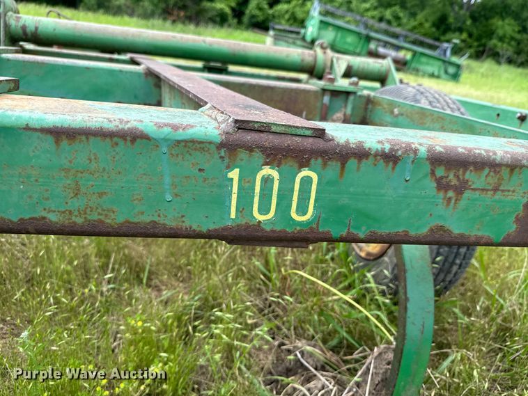 image for item DX0594 John Deere 100 chisel