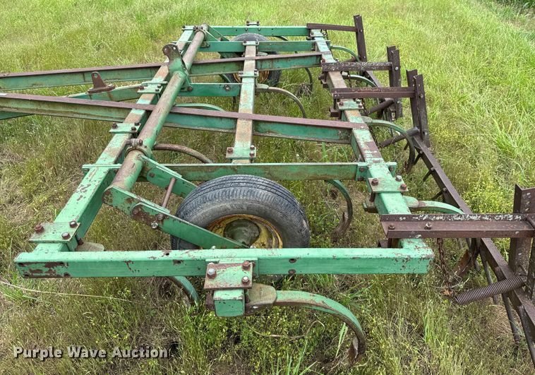 image for item DX0594 John Deere 100 chisel