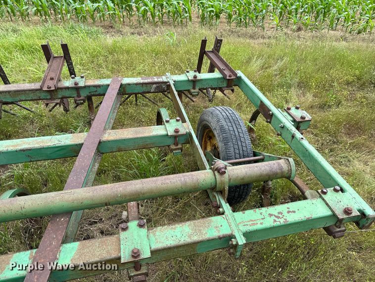 image for item DX0594 John Deere 100 chisel