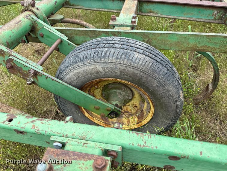 image for item DX0594 John Deere 100 chisel