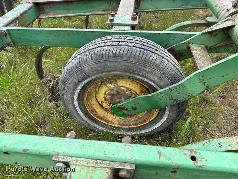 image for item DX0594 John Deere 100 chisel