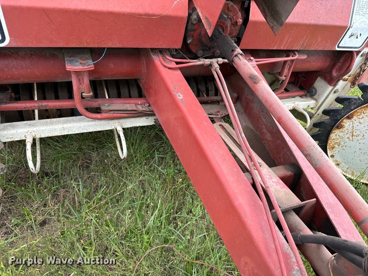 image for item DX0596 Hesston 5580 round baler