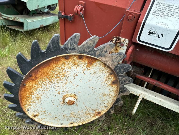 image for item DX0596 Hesston 5580 round baler