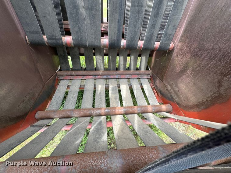 image for item DX0596 Hesston 5580 round baler