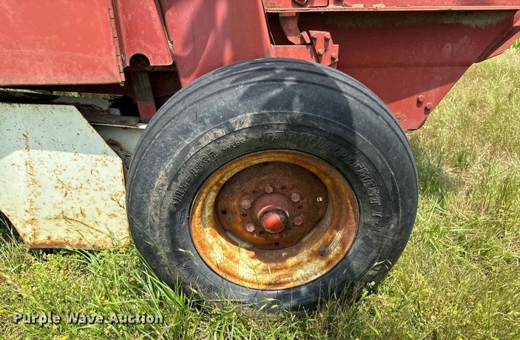 image for item DX0596 Hesston 5580 round baler