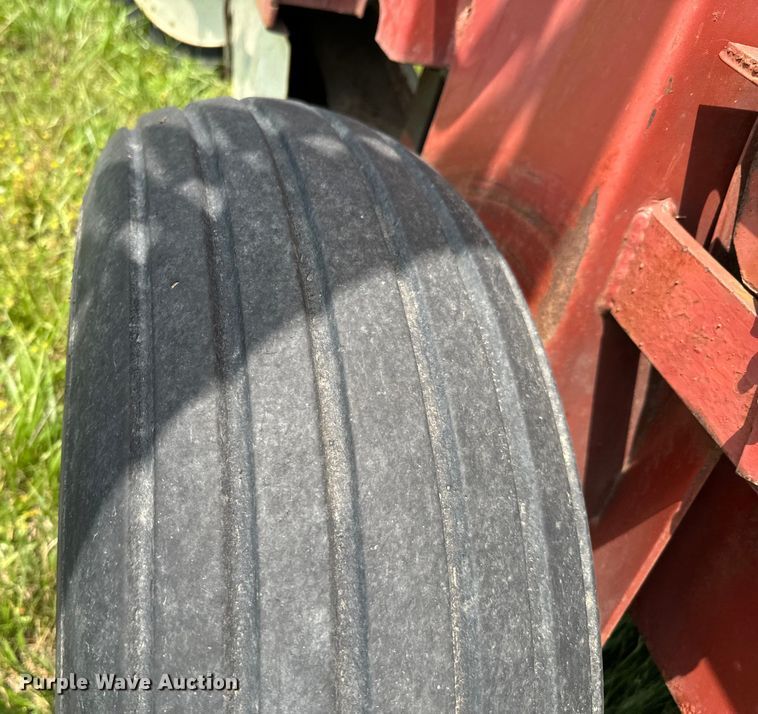 image for item DX0596 Hesston 5580 round baler