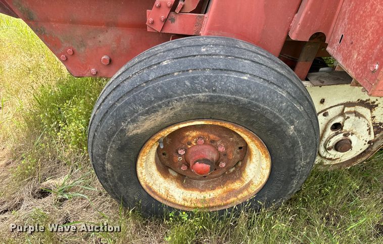 image for item DX0596 Hesston 5580 round baler