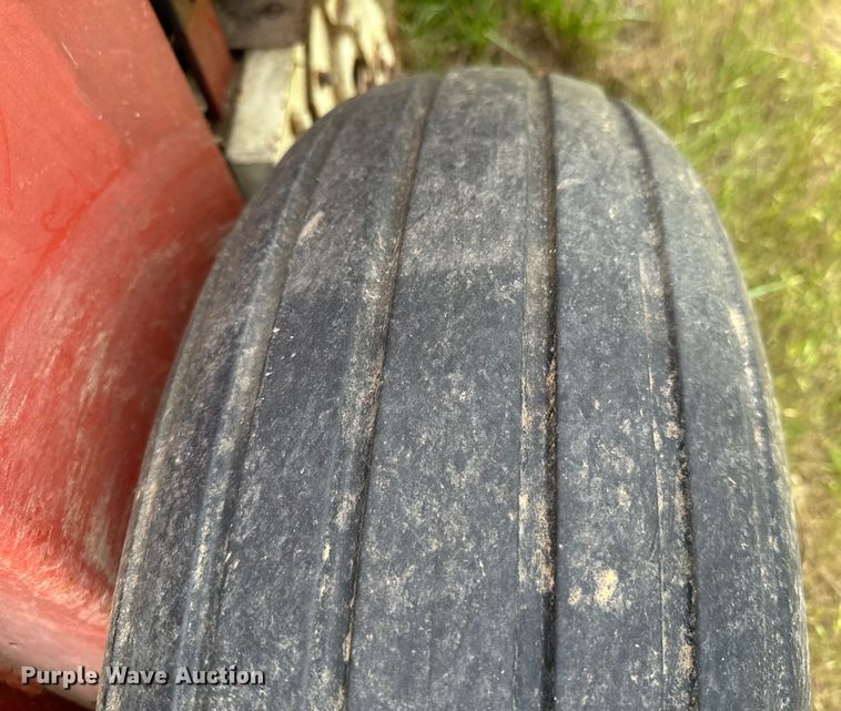 image for item DX0596 Hesston 5580 round baler