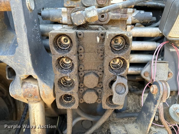 image for item DX0608 Ford New Holland 8970 MFWD tractor